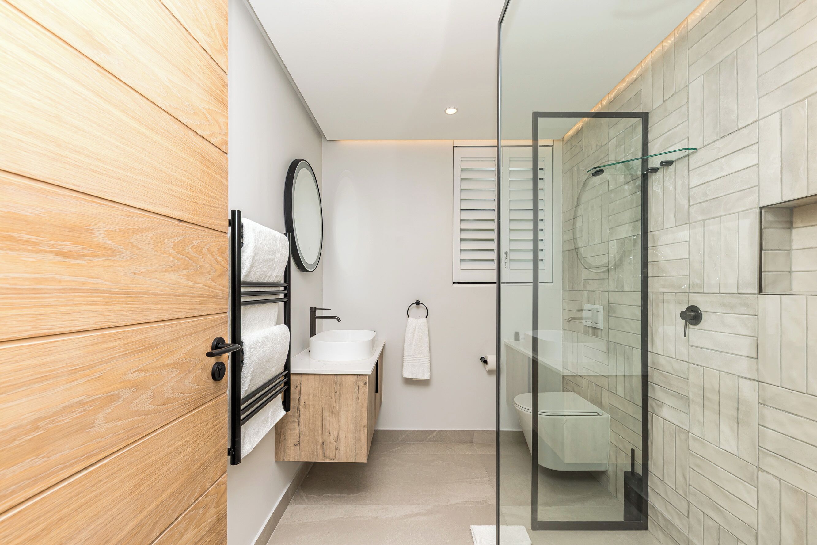 Luxury Apartment, 2 Bedrooms, Balcony | Bathroom | Shower, heated floors, towels