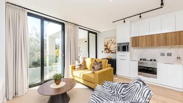 Luxury Apartment, 1 King Bed, Balcony | Living area | Smart TV