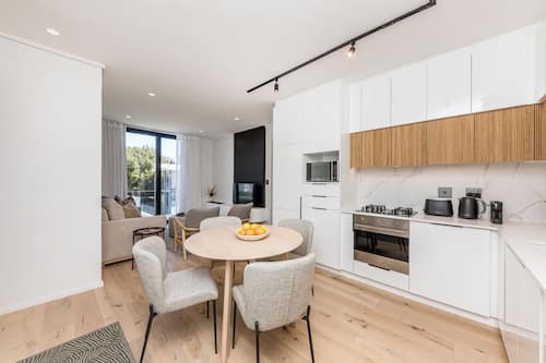 Appartement Luxe, 2 chambres | Cuisine privée | Tables à manger