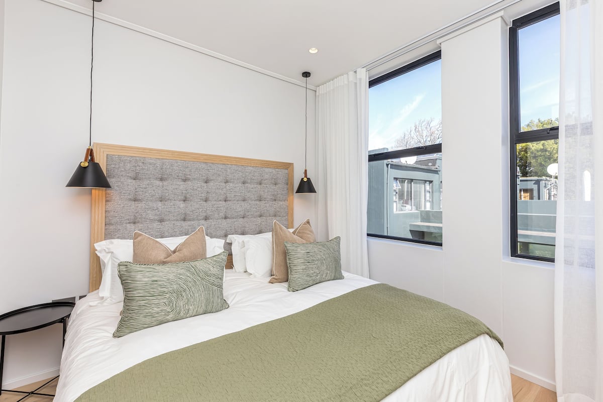 Free WiFi, individually decorated, individually furnished, bed sheets