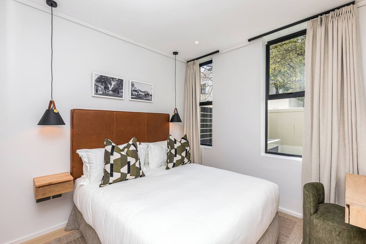 Apartamento superior, 1 cama de matrimonio grande, patio | Wifi gratis, decoración individual, mobiliario individual y ropa de cama