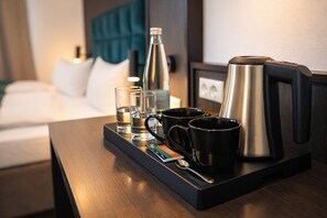 Escritorio, wifi gratis, ropa de cama