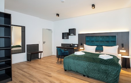 Deluxe Double Room | Desk, free WiFi, bed sheets