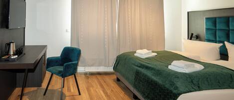 Classic Double Room | Desk, free WiFi, bed sheets