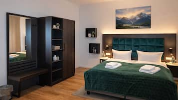 Deluxe tweepersoonskamer | Een bureau, gratis wifi, beddengoed