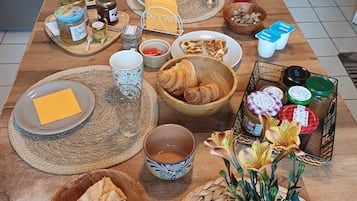 Free daily continental breakfast