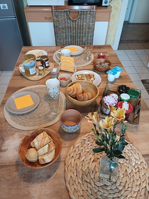 Free daily continental breakfast