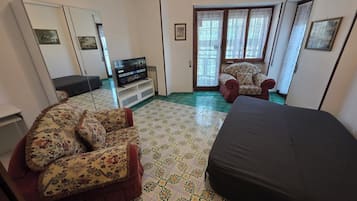 2 bedrooms, iron/ironing board, WiFi (free), bed sheets
