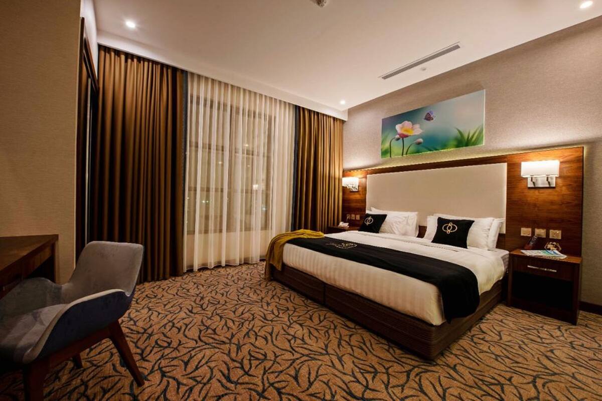Ropa de cama de alta calidad, minibar, escritorio y wifi gratis 