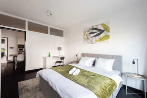 3 bedrooms, desk, iron/ironing board, travel crib