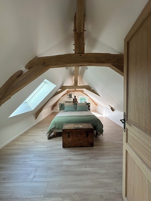 5 bedrooms, iron/ironing board, travel cot, WiFi