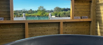 Alpaca Farmhouse with all weather private hot tub and alpaca experience included