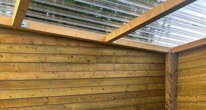 Alpaca Farmhouse with all weather private hot tub and alpaca experience included