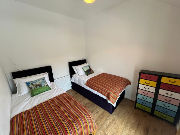Iron/ironing board, WiFi, bed sheets