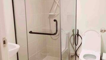 Room, 1 Bedroom, Balcony | Bilik Mandi