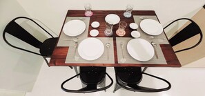 Room, 1 Bedroom, Balcony | Dining