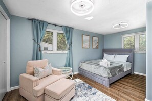 4 habitaciones, tabla de planchar con plancha, cuna de viaje y wifi