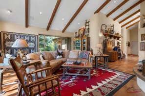 Interior - Single Level, Monthly Rental, Pond out Back! (Durango)