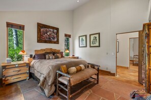 3 bedrooms, desk, free WiFi, bed sheets