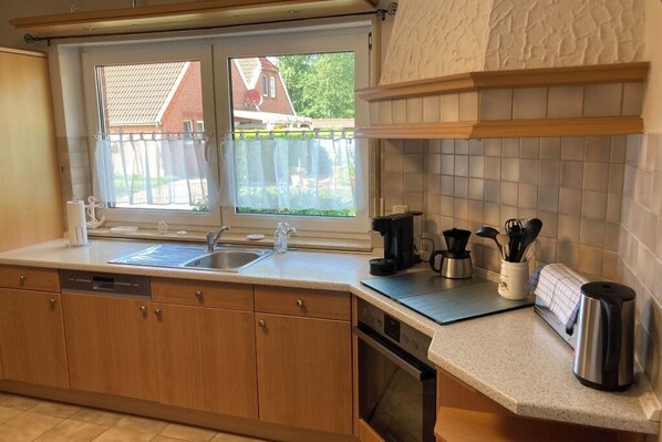 Microwave, oven, stovetop, dishwasher