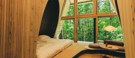 Skrivebord, wi-fi (inkludert) og sengetøy