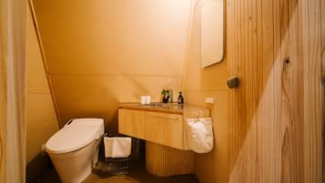 Hair dryer, bidet, towels, shampoo