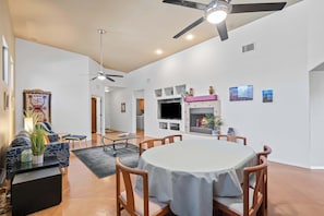 Interior - Desert Sky Summer Retreat | Colossal Cave & Parks (Tucson)