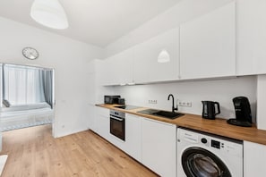 Microwave, stovetop, dishwasher, coffee/tea maker