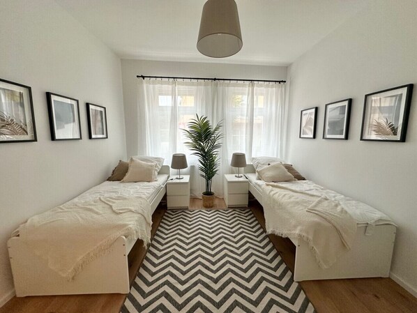 3 bedrooms, desk, free WiFi, bed sheets - Arbio Monteurzimmer 6 Beds Parking Included (Kloster Lehnin)