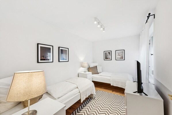 3 habitaciones, escritorio, wifi gratis y ropa de cama