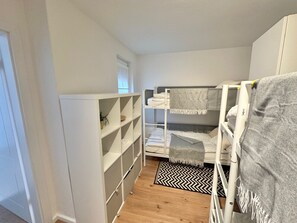 1 bedroom, desk, free WiFi, bed sheets