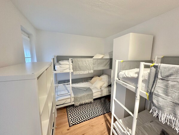 1 bedroom, desk, free WiFi, bed sheets