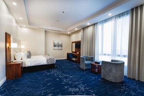 Family Room | Premium bedding, minibar, desk, soundproofing - Dancenter Jeddah Near King Fahd's Fountain (Jeddah)