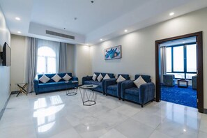 Habitació familiar | Roba de llit d'alta qualitat, minibar i escriptori