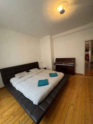 2 bedrooms, desk, WiFi, bed sheets - Cozy apartment in Geneva (Geneva)