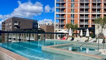2 outdoor pools