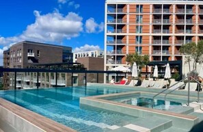 2 udendørs pools