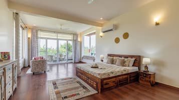 Villa, 2 Bedrooms, Garden View | Iron/ironing board, free WiFi