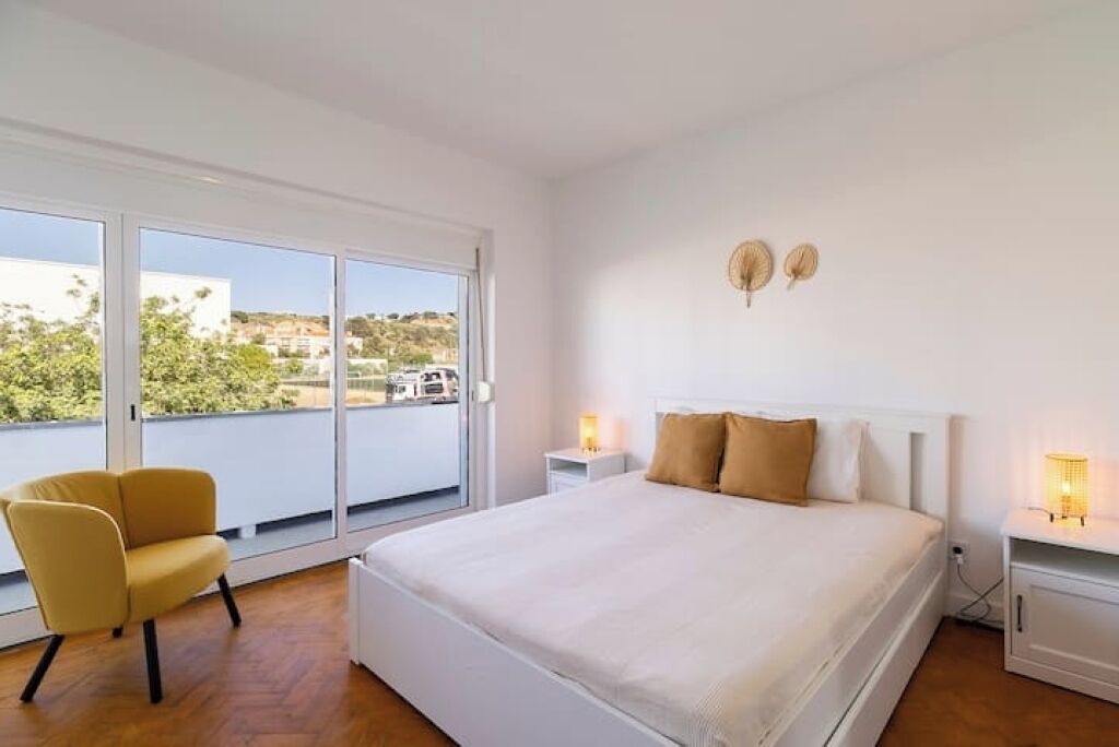 4 chambres, fer et planche à repasser, Wi-Fi gratuit, draps fournis