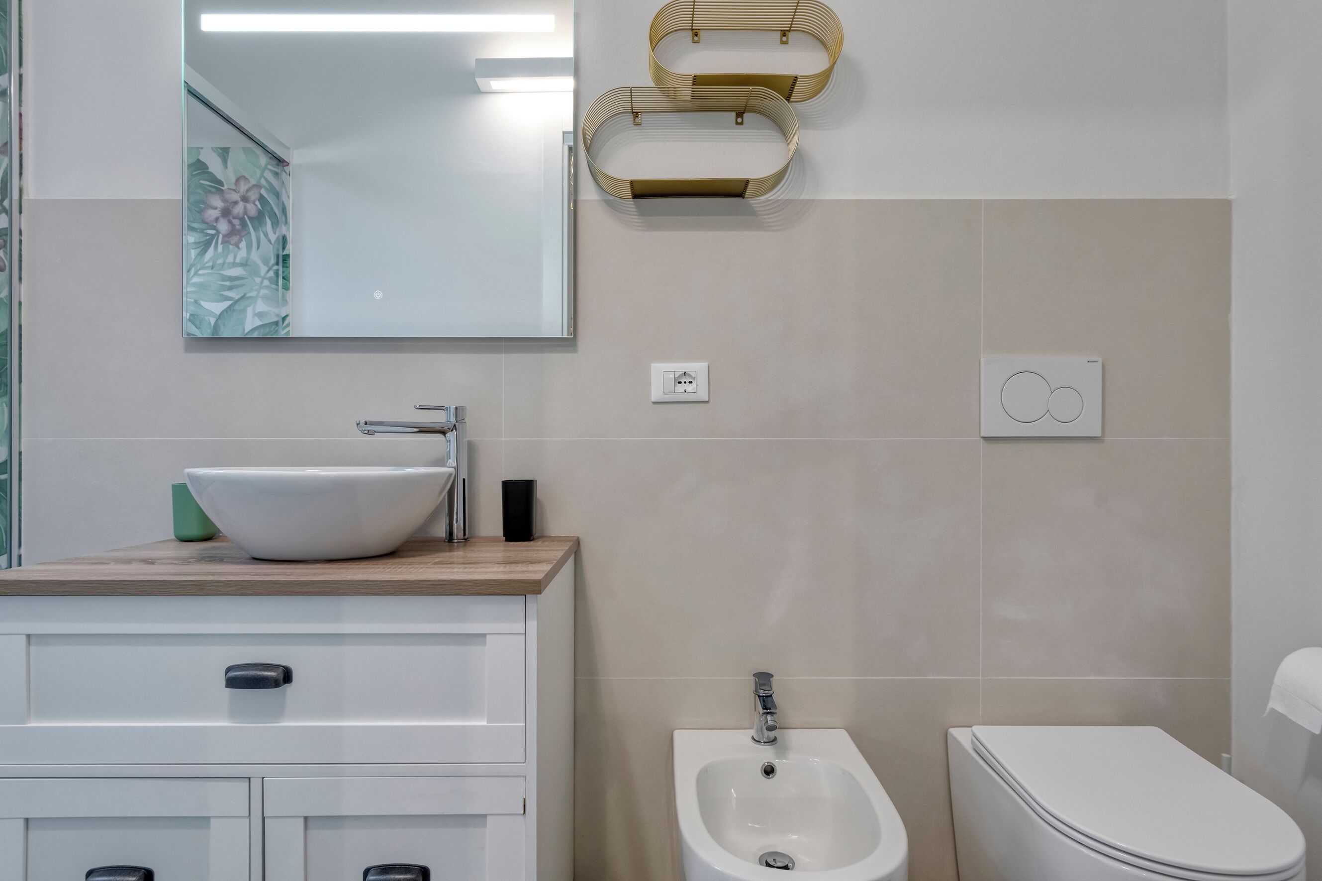 Dusche, Haartrockner, Bidet, Handtücher