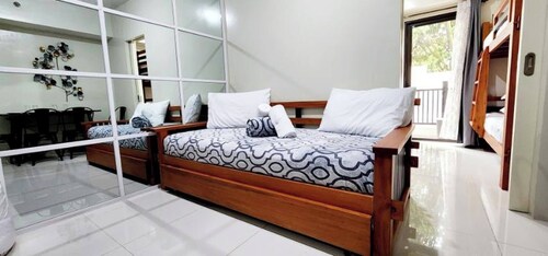 Room-lg318 New Brenthill Premium Condo n
