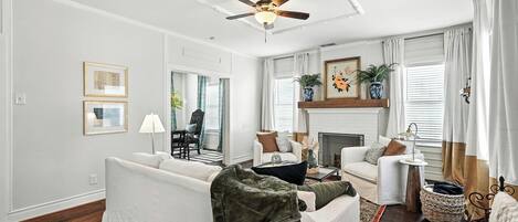 智能电视、乒乓球