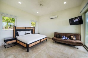 3 bedrooms, iron/ironing board, travel crib, WiFi