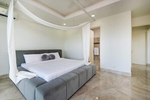 3 bedrooms, iron/ironing board, travel crib, WiFi