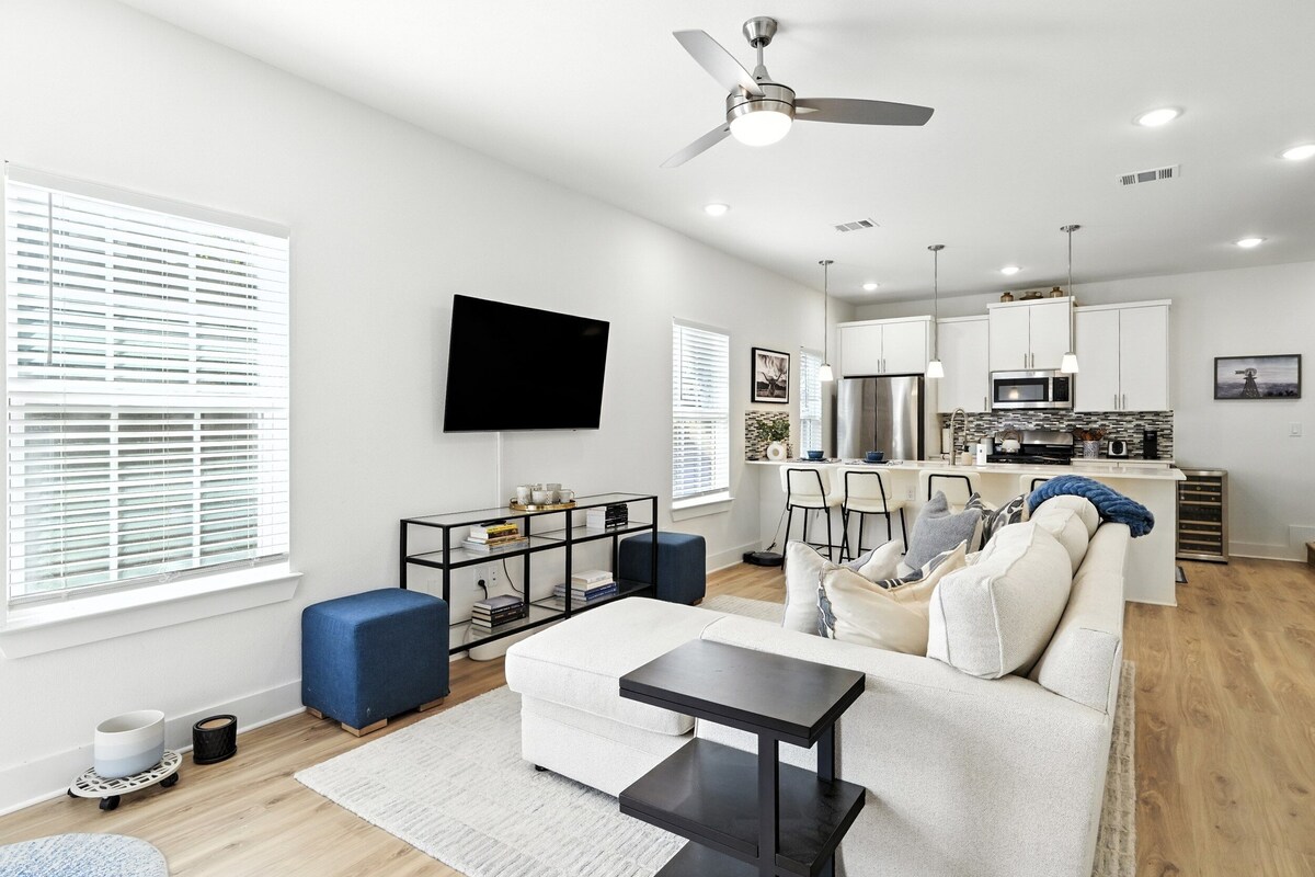 Photo 27 of 4 Min to Airport ⛳ Putting Green ✔️ 3BR Heavenly Beds ❤️ Pet & Family Friendly