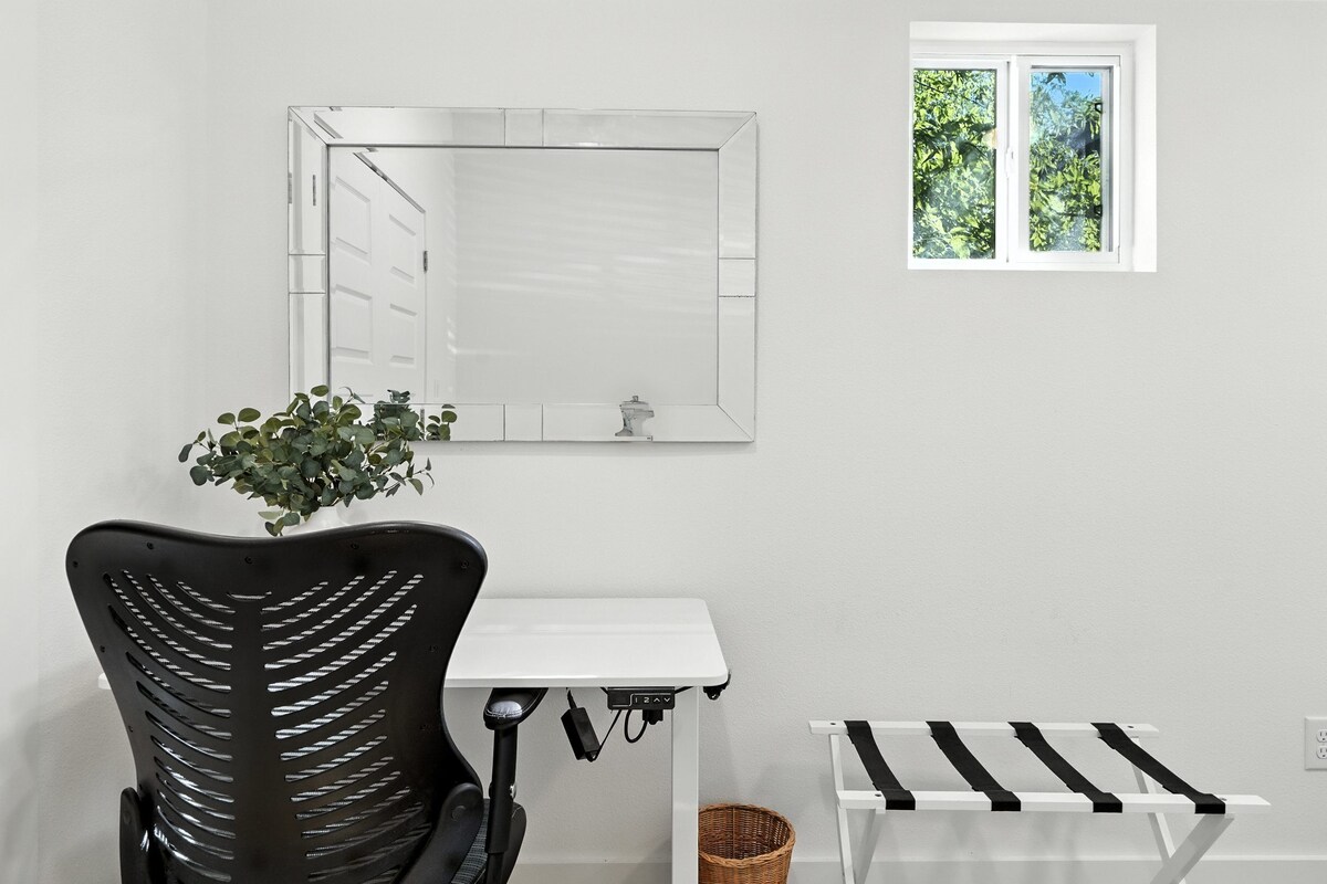 Photo 23 of 4 Min to Airport ⛳ Putting Green ✔️ 3BR Heavenly Beds ❤️ Pet & Family Friendly
