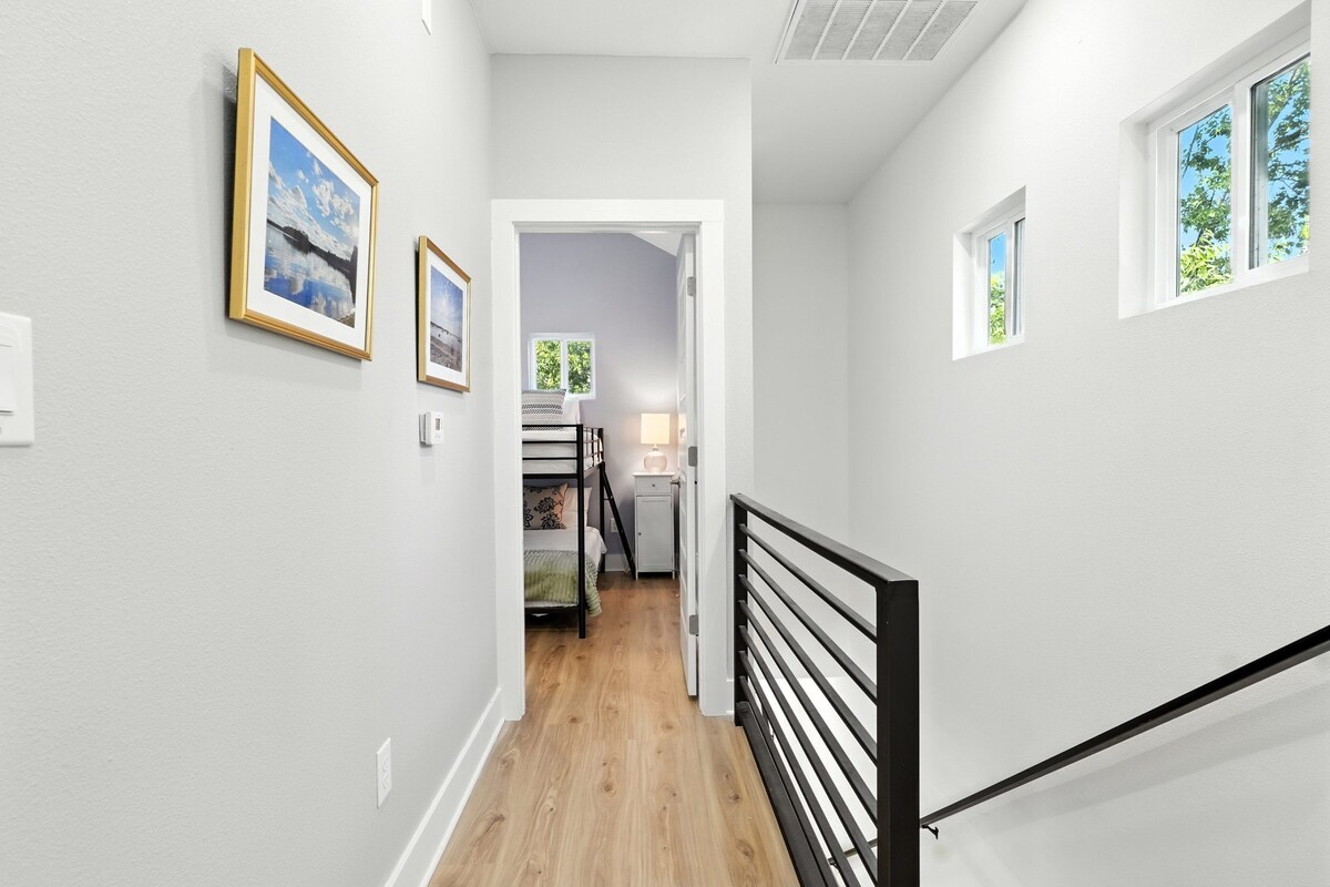 Photo 31 of 4 Min to Airport ⛳ Putting Green ✔️ 3BR Heavenly Beds ❤️ Pet & Family Friendly