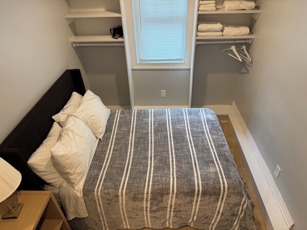 Iron/ironing board, Internet, bed sheets