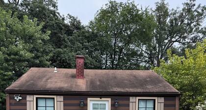 Cozy 2-bedroom house walkable to Rockville Metro Station and The Square