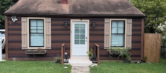 Cozy 2-bedroom house walkable to Rockville Metro Station and The Square